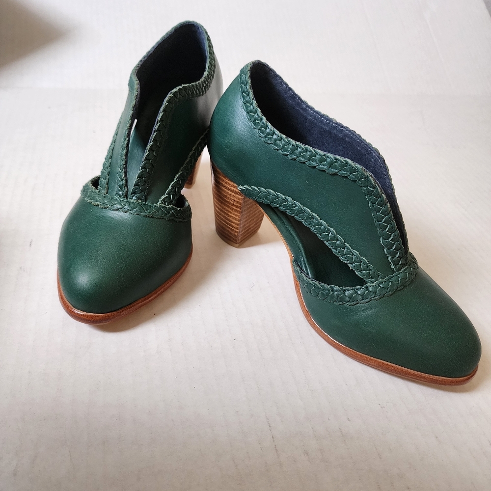 Preloved ELF dark green leather shoes with 3" heel SIZE 37, Or 6.5